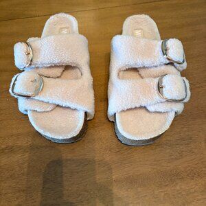 NWT (Other) MIA Women's Quianna Faux Fur Platform Sandals. Size 8.5